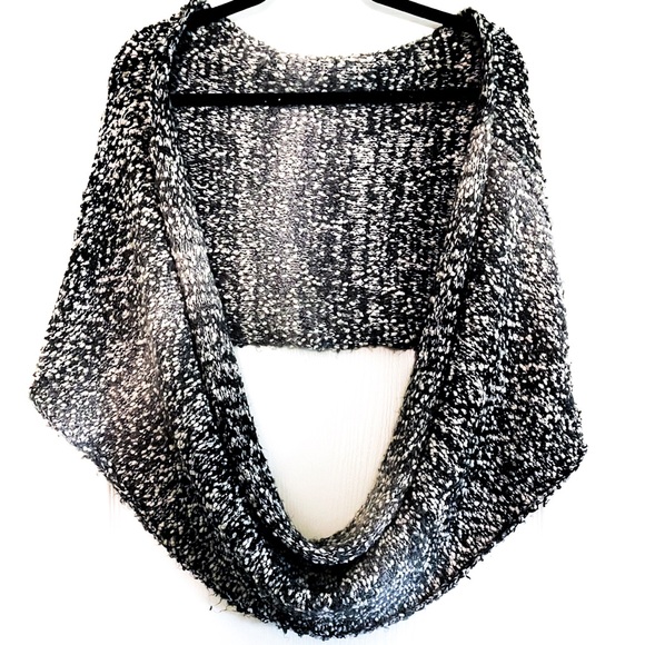 Infinity Scarf shawl wrap Black and White versatile winter accessory - Picture 1 of 3